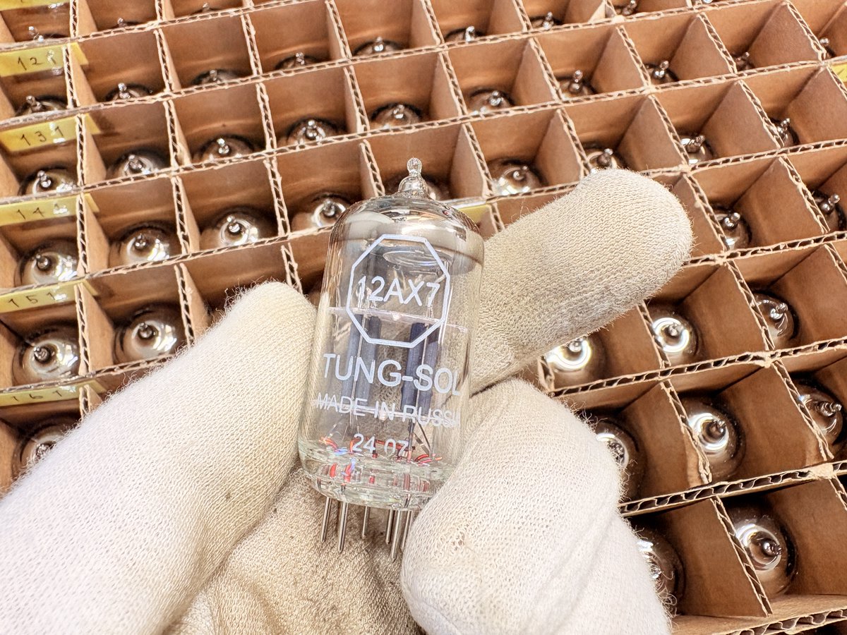 復刻TUNG-SOL 12AX7はシャープでタイトな音像が特長の双三極管。高音の