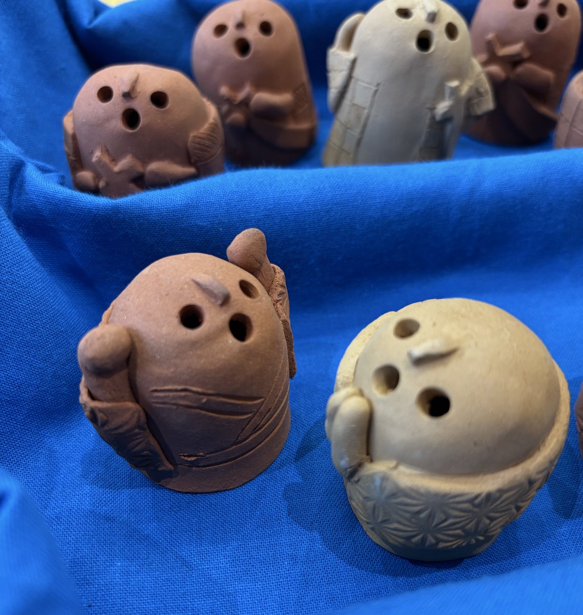 「こーんな大きな槍を持った人がいたのよ。」

「えーそうなのー」