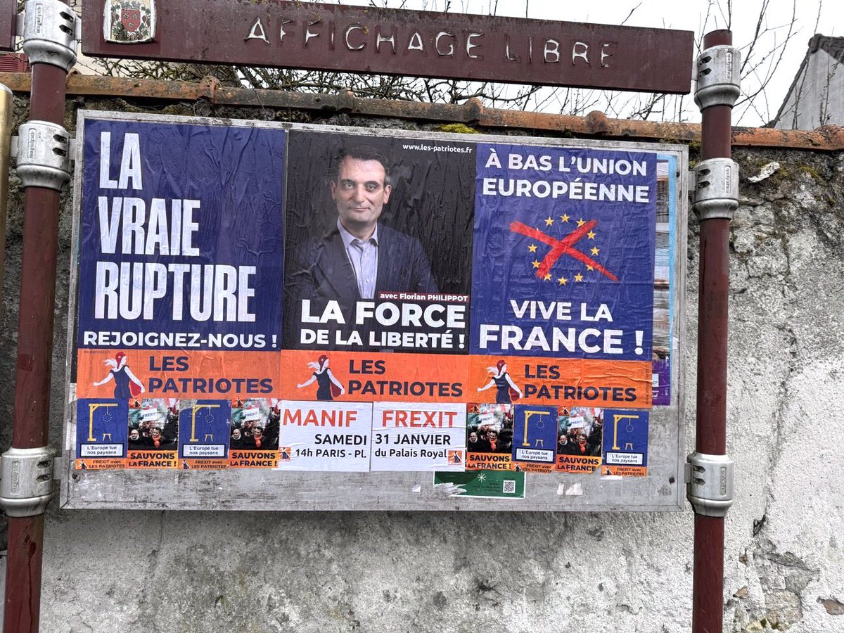 patriotes_93's tweet photo. #Affichage #LesPatriotes (président Florian Philippot) à #LivryGargan et #Montfermeil pour la marche nationale pour le #FREXIT de samedi 31 janvier 💪🚜

Venez nombreux et apportez vos drapeaux français 🇫🇷🧡🇫🇷🧡🇫🇷

🕑RDV Paris 14h
📍Place du Palais Royal

#AgriculteursEnColères https://t.co/OESE743rKo