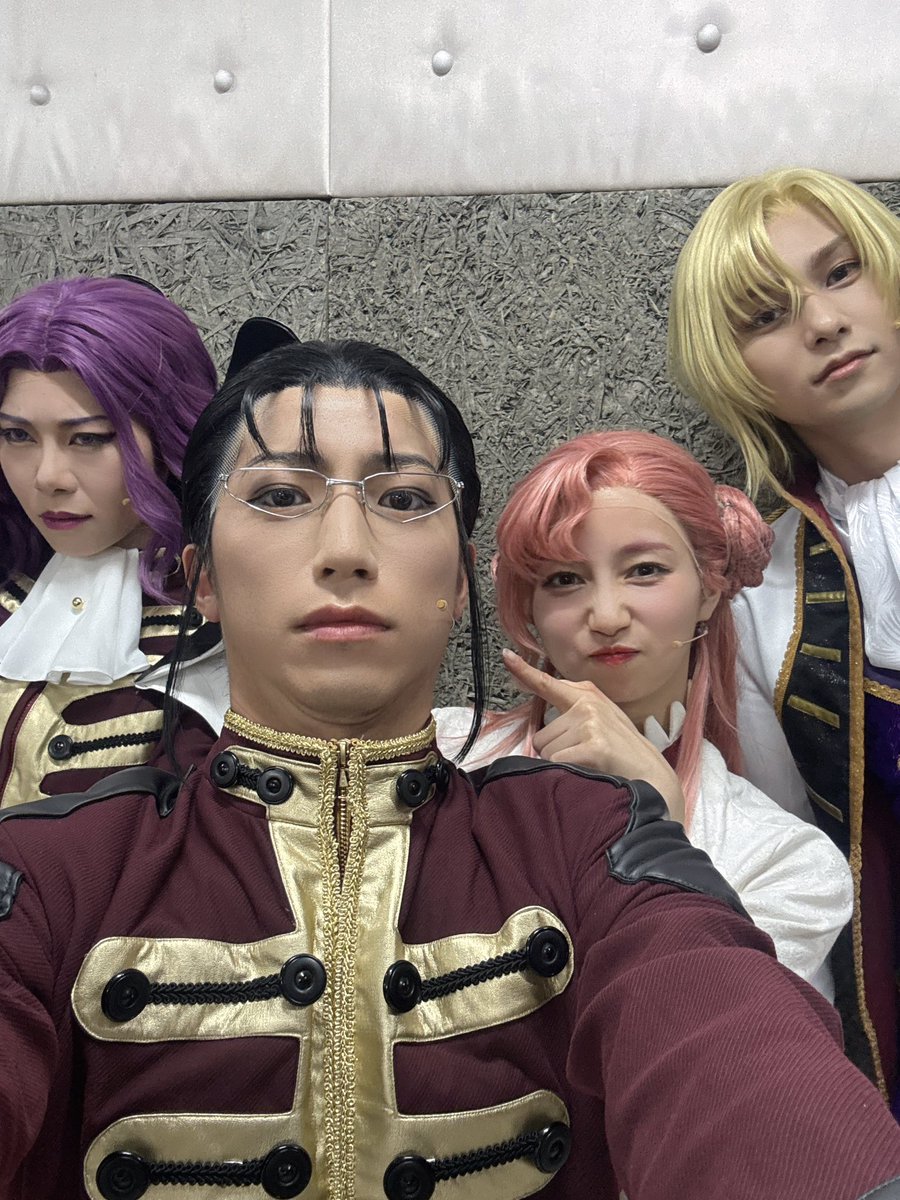 chihirookutani's tweet photo. コーネリア殿下
シュナイゼル殿下
ユーフェミア様
ぎゅうぎゅうな写真

本日より東京公演
ご観劇お待ちしております！
#ギアミュ https://t.co/TS52j5al9t