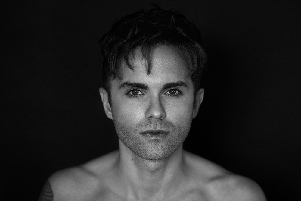 LukeAleek's tweet photo. Talented actor and musician, Thomas Dekker, has started a Patreon, and for only $10 USD/mo, you can see him in all his naked splendour! Read all about it here: https://t.co/1OSmohdeRU https://t.co/NQjbzkb4gq