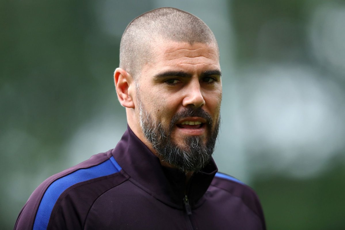 FootballTalkHQ's tweet image. Victor Valdés once warned the world:

“When I retire, I will disappear. I’ll go somewhere no one can find me.”

And that’s exactly what he did.

After winning everything with Guardiola’s legendary Barcelona and delivering countless unforgettable nights, Valdés walked away from…