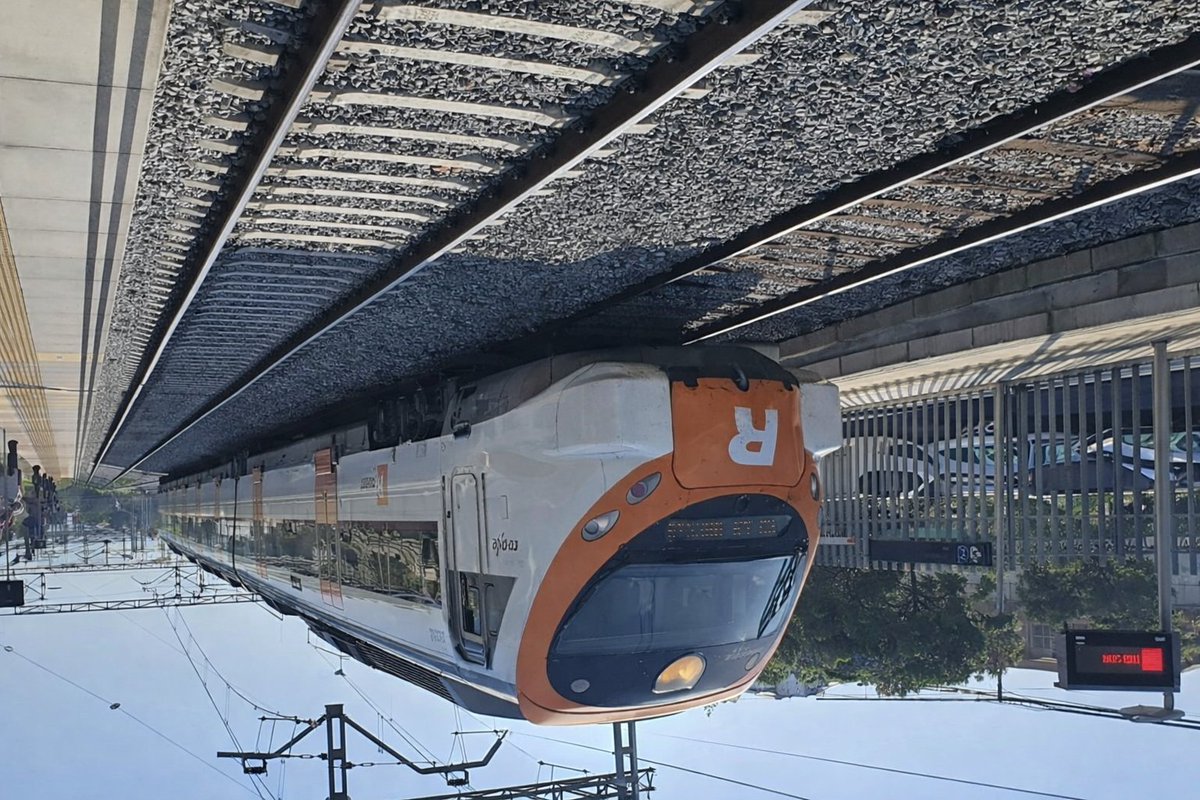 albertcastellon's tweet photo. Sabeu que m’he cagat en els Rodalies amb intensitat durant la setmana. I que m’he cagat en el Sant Cristo gros d’Espanya. Però si voleu saber fins a quin punt, llegiu aquest article. M’ha sortit de dins, mai millor dit

Vull parlar-vos de Rodalies... 

https://t.co/dvIZ9UxpDI https://t.co/Z2zCHHUNtO