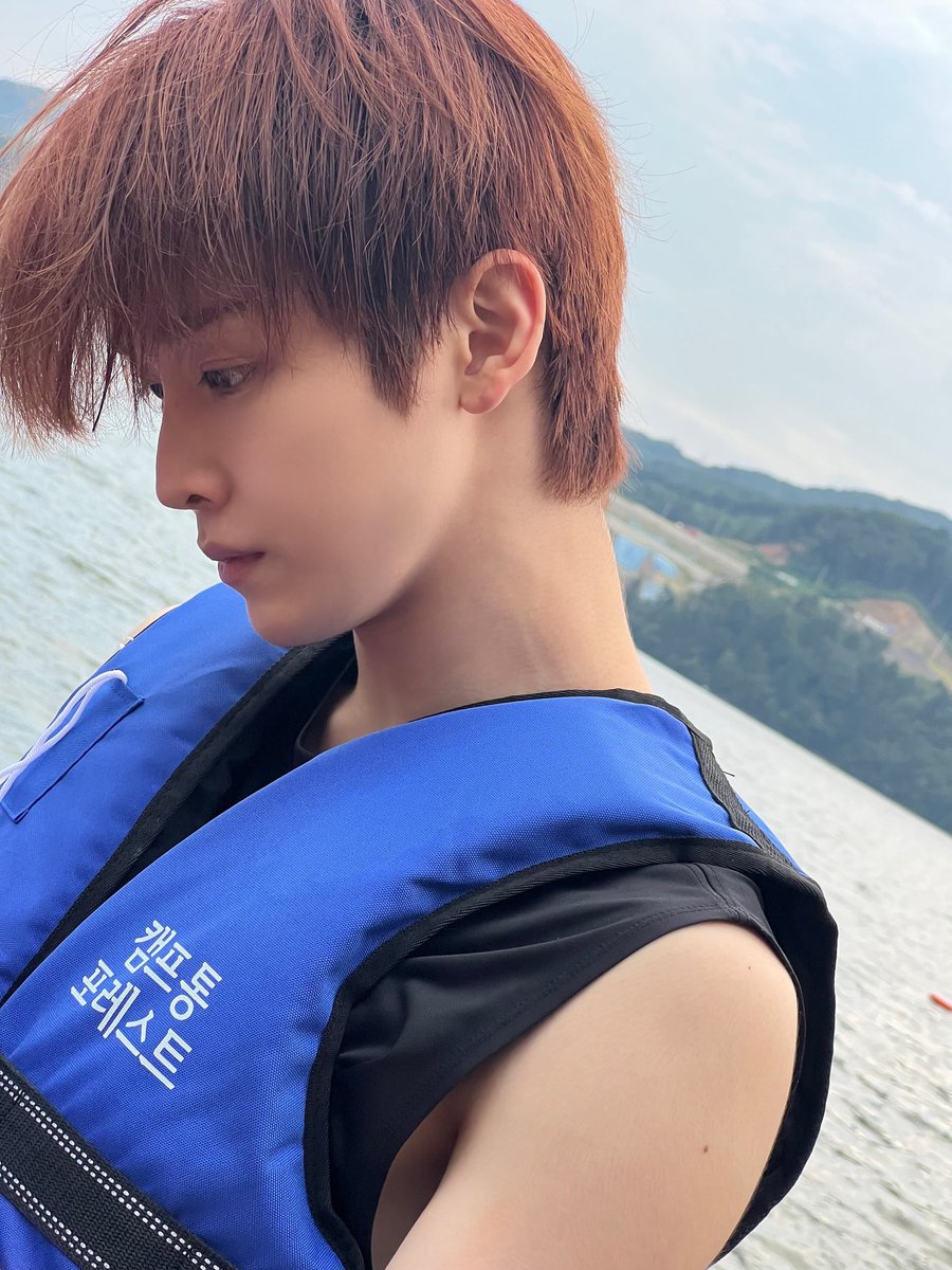 angnerator's tweet image. กุอิจฉาแฟนเขา ☹️