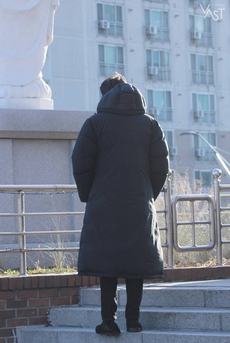 현빈 패딩 입을 때마다 모자 뒤집어 입는 습관 영원했으면 좋겠다