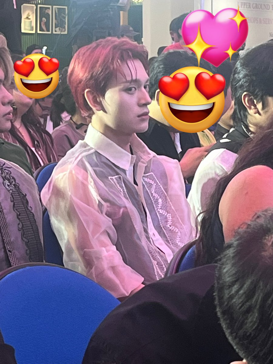 Toto na may sariling ring light 😍❤️

HORI7ON AT ROUND26 PRESSCON

#HORI7ON_ROUNDFestival
#HORI7ON #호라이즌 
<a href="/HORI7ONofficial/">HORI7ONofficial</a>