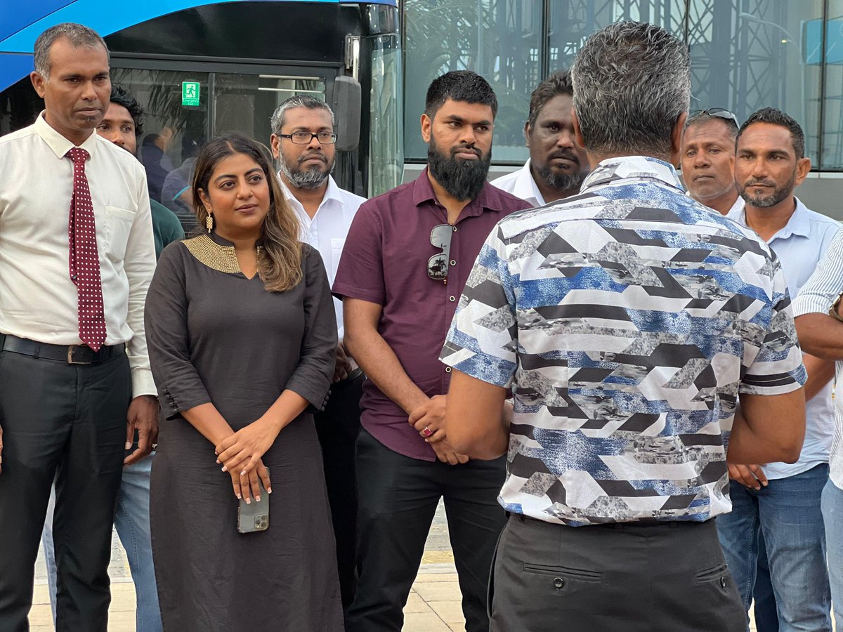 ގަލޮޅު އުތުރު ދާއިރާގެ  ރައްޔިތުންނާއި ގުޅޭ ހަމަ ކޮންމެ ކަމެއްގައިވެސް އެންމެ ގާތުން ގޮތުން ބައްލަވައި،  ދާއިރާގެ ތަރައްޤީ އަށް ފުރިހަމަ ތަސައްވަރެއް ގެންގުޅުއްވާ ކެނޑިޑޭޓެއް:
<a href="/rynunazim/">Rynu</a> ✅

Rynu Galolhu Uthurah ✅
#LCE26 #DhiveheengeRaajje #Rynu26