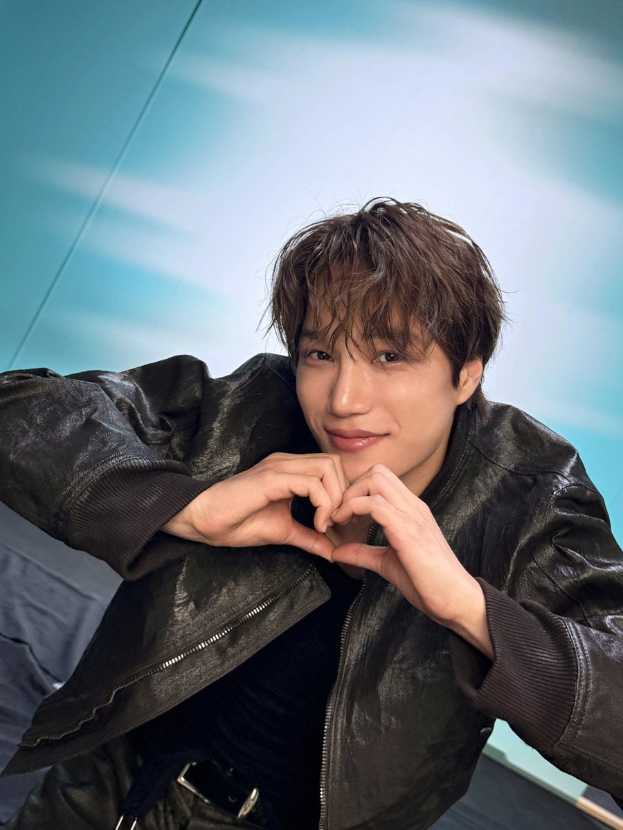 weareoneEXO's tweet image. 👥

#EXO #엑소 #weareoneEXO
#Crown #REVERXE