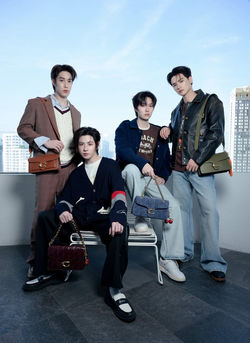 DomundiTV's tweet photo. พบกับ “เก่ง” “น้ำปิง” “เติ้ล” และ “เฟิร์สวัน” ได้ในงาน The Coach Tabby Shop at EmQuartier ✨️

@harit_keng @nampingnapat 
@TLE_mtm @firstone_wnk 

KNP TFO AT COACH SHOP
#CoachNYxKengNamping
#CoachNYxTleFirstOne #CoachNY https://t.co/chZy8A46uY