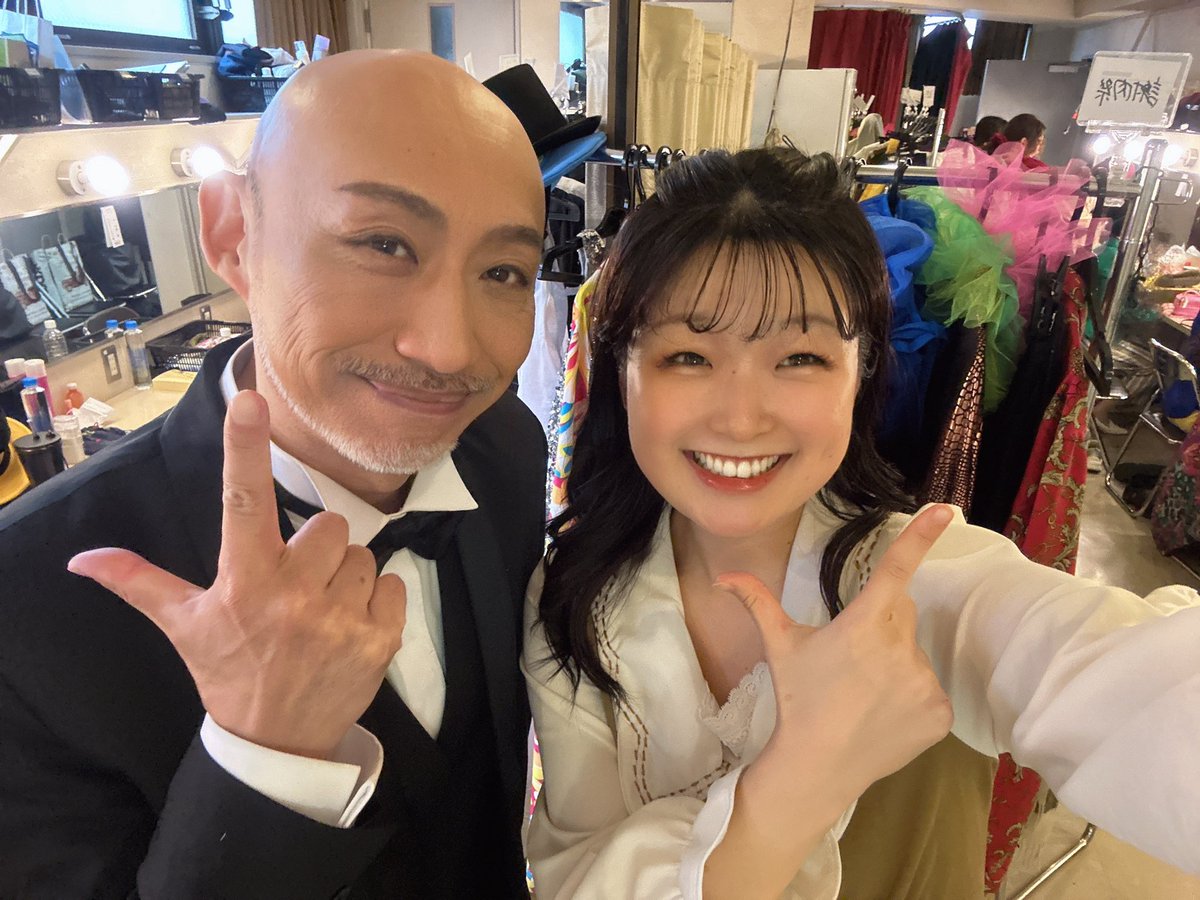 uri_irie's tweet image. #ミュリベ　
#劇団ミュ
#Liebe

観にきてくださった方ありがとうございました！トリプルカーテンコール＆スタンディングオベーションとても感動しました🙏💕大好きなKENTAROさんとの写真↓
私演じるマリエのおじいちゃんです❣️
ただただすごくて毎日圧倒されます…✨