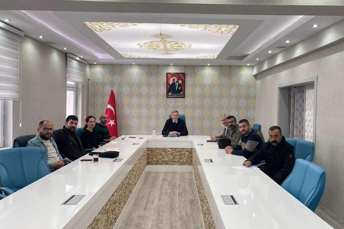 İlçe Milli Eğitim Müdürümüz Sn. Okan AKYOL, okul müdür ve müdür yardımcılarımız ile 2. dönem başı toplantısı gerçekleştirdi. Toplantıda 2025-2026 Eğitim Öğretim Yılı 2. döneminde yapılacak çalışmaların planlaması yapıldı
<a href="/tcmeb/">Millî Eğitim Bakanlığı</a> <a href="/ozvatankymkmlk/">T.C.Özvatan Kaymakamlığı</a> <a href="/kayserimem/">Kayseri İl Millî Eğitim Müdürlüğü</a> <a href="/CoskunESEN57/">Coşkun ESEN</a> <a href="/okanakyl/">Okan AKYOL</a>