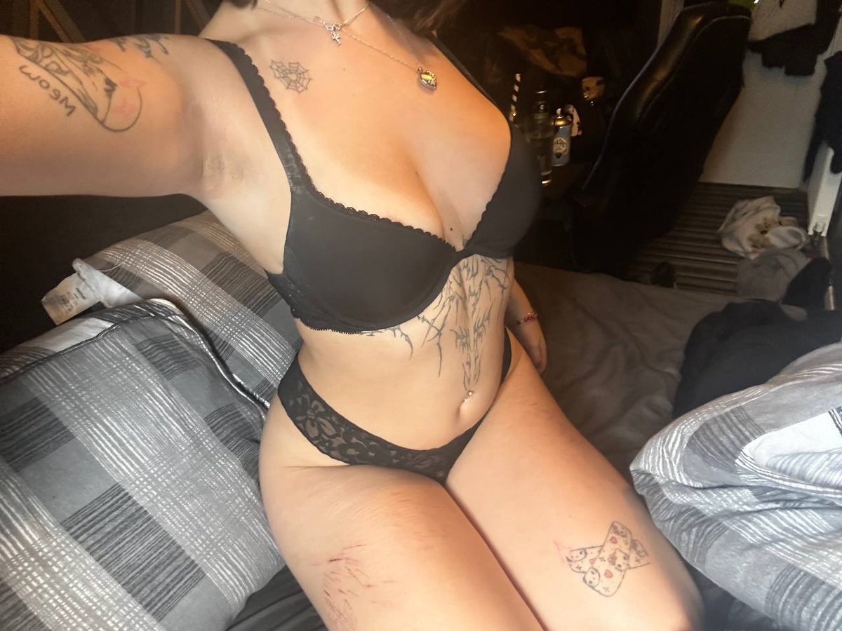 cutelfucyy_'s tweet image. body so tea the british are coming