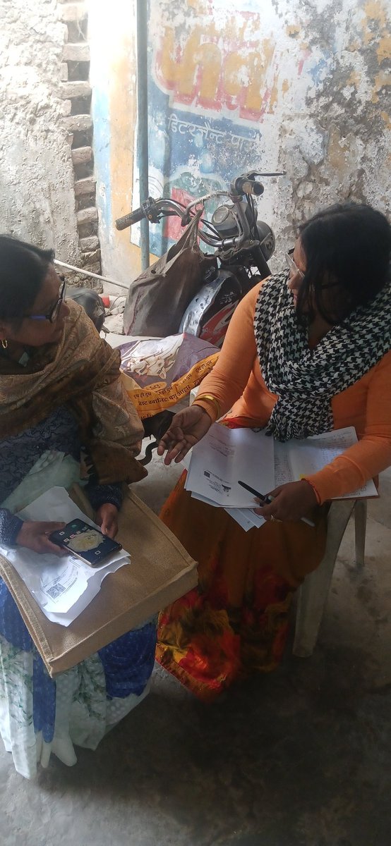 ragini4up's tweet photo. SIR अभियान के तहत
हमारे बूथ पर नए मतदाताओं के फ़ॉर्म भरे जा रहे हैं।
18+ हैं? ज़रूरी दस्तावेज लेकर संपर्क करें। 🗳️🇮🇳

#SIRअभियान #नयावोटरजोड़ो #मतदाता_पंजीकरण https://t.co/Kn5TeR2Zu6