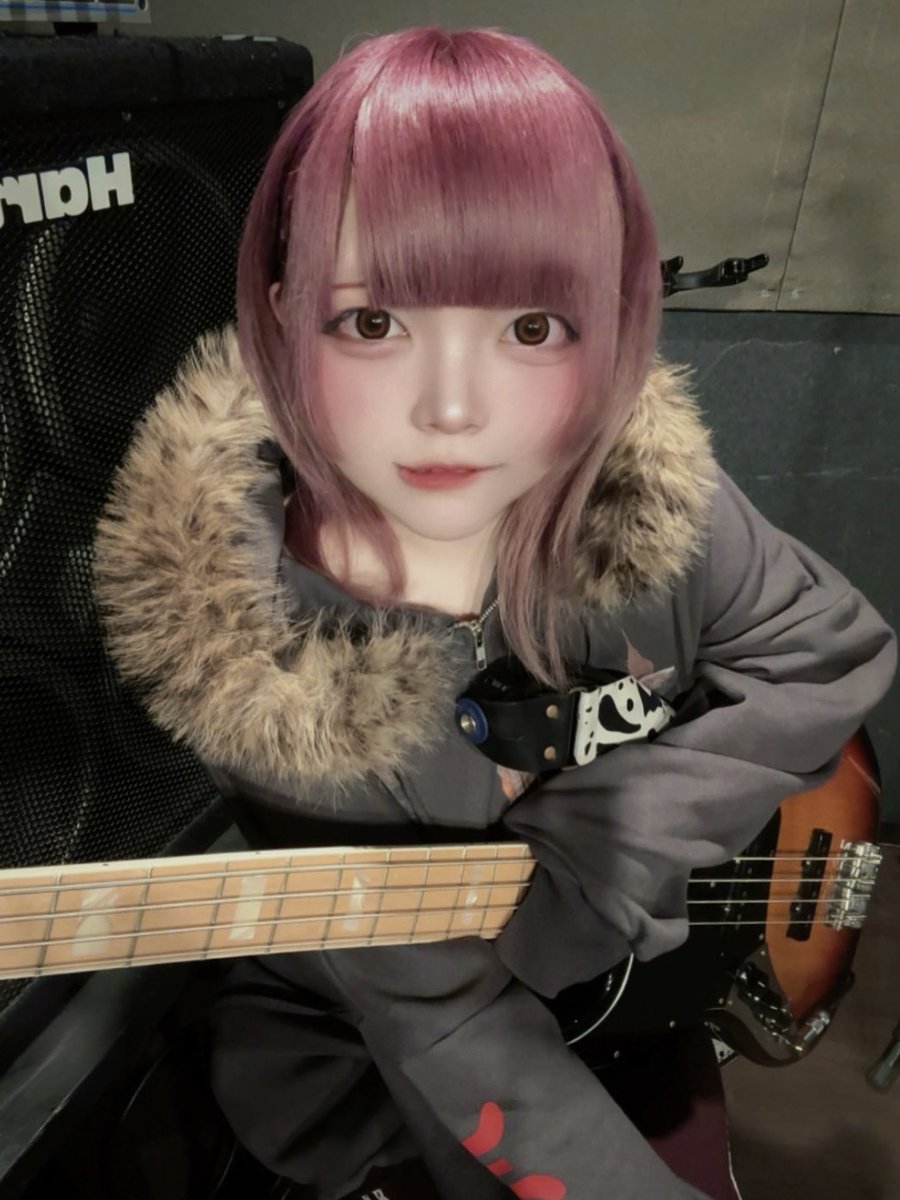 髪を切って染めました🔮
いつもと雰囲気変えてみたり