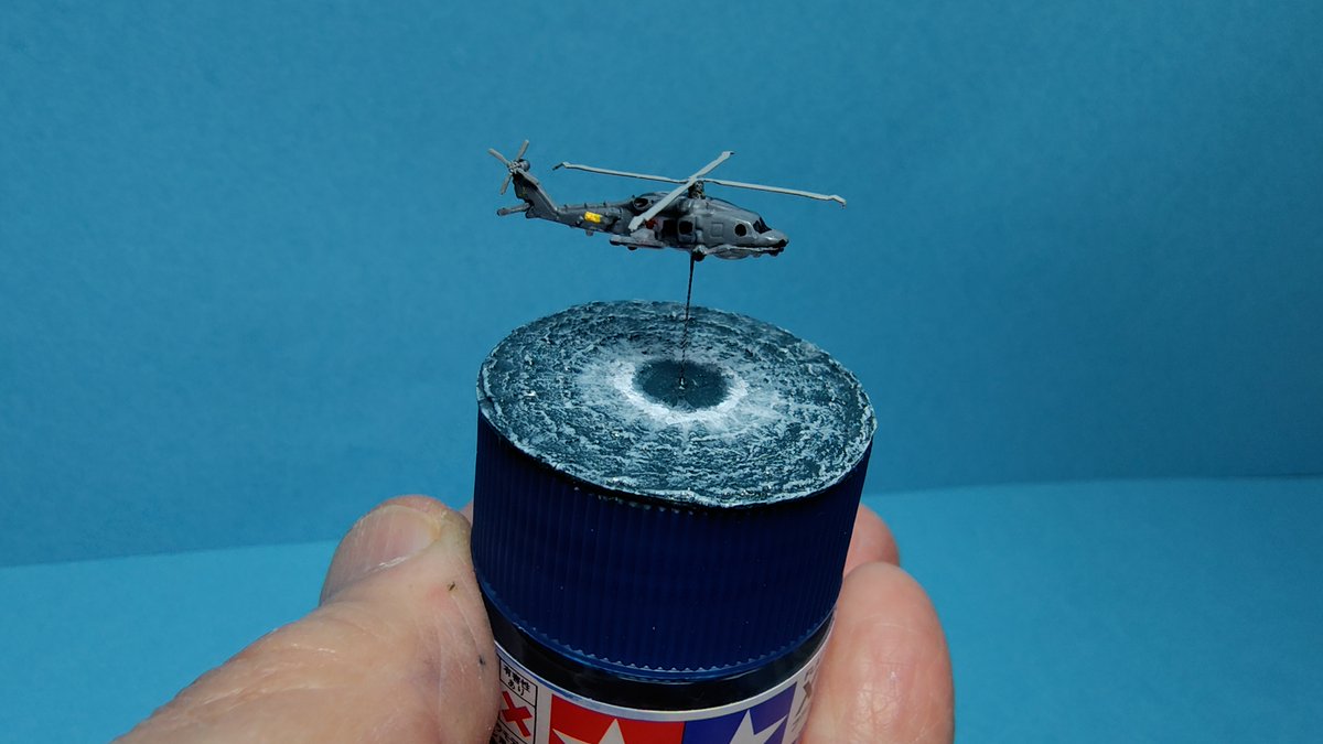 タミヤ塗料瓶ジオラマ第4弾 ! ! 海自 哨戒ヘリSH-60K (1/700)の 吊下式