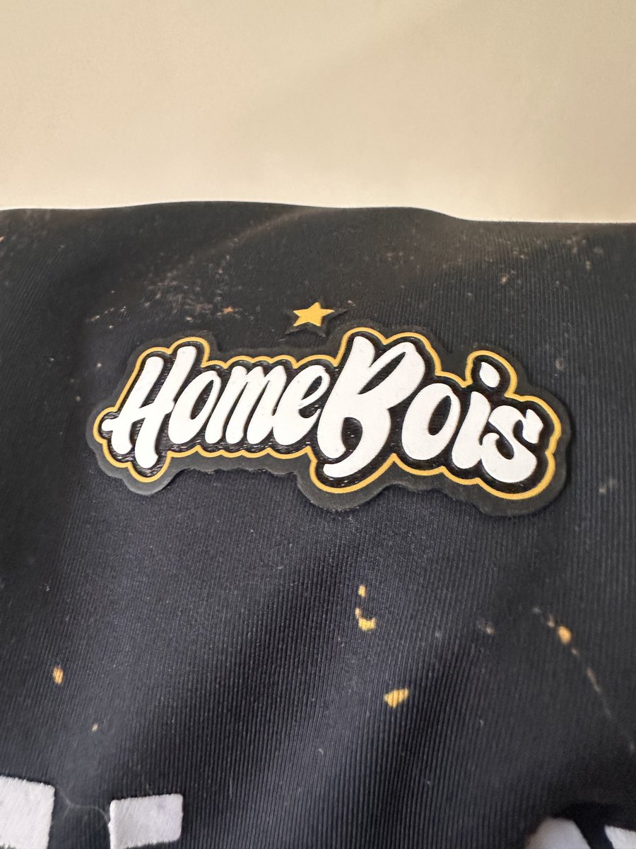 wanfaeiz's tweet photo. Nak let go barang yang tak pernah masuk market demi kelansungan hidup:

Homebois 2025 1st half season Home Friends &amp; Family issue. [Pre-loved] https://t.co/kKvu5LmXVQ