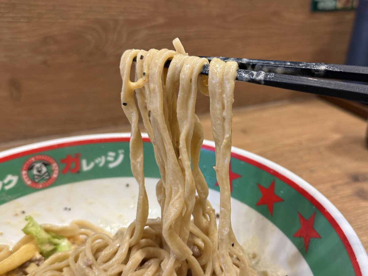 susuru_tv's tweet photo. ジャンクガレッジ
ビッグまぜそバーガーうまい https://t.co/ESXWCS0Xl9