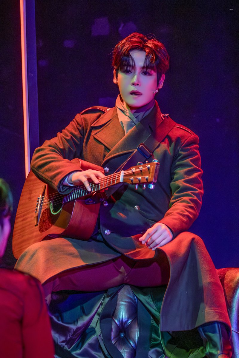 260128 낮 #미드나잇액터뮤지션
커튼콜데이 📷 

비지터 役 #양지원

언제나 나였지