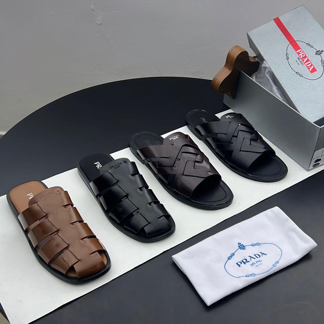 M_leks007's tweet image. *_TOO SMART 🤭_*🚨 #black/brown

#NotTheRegular

#PRADA high quality slide

*SIZE: 40-46*

*PRICE: N 85,000 🚨*