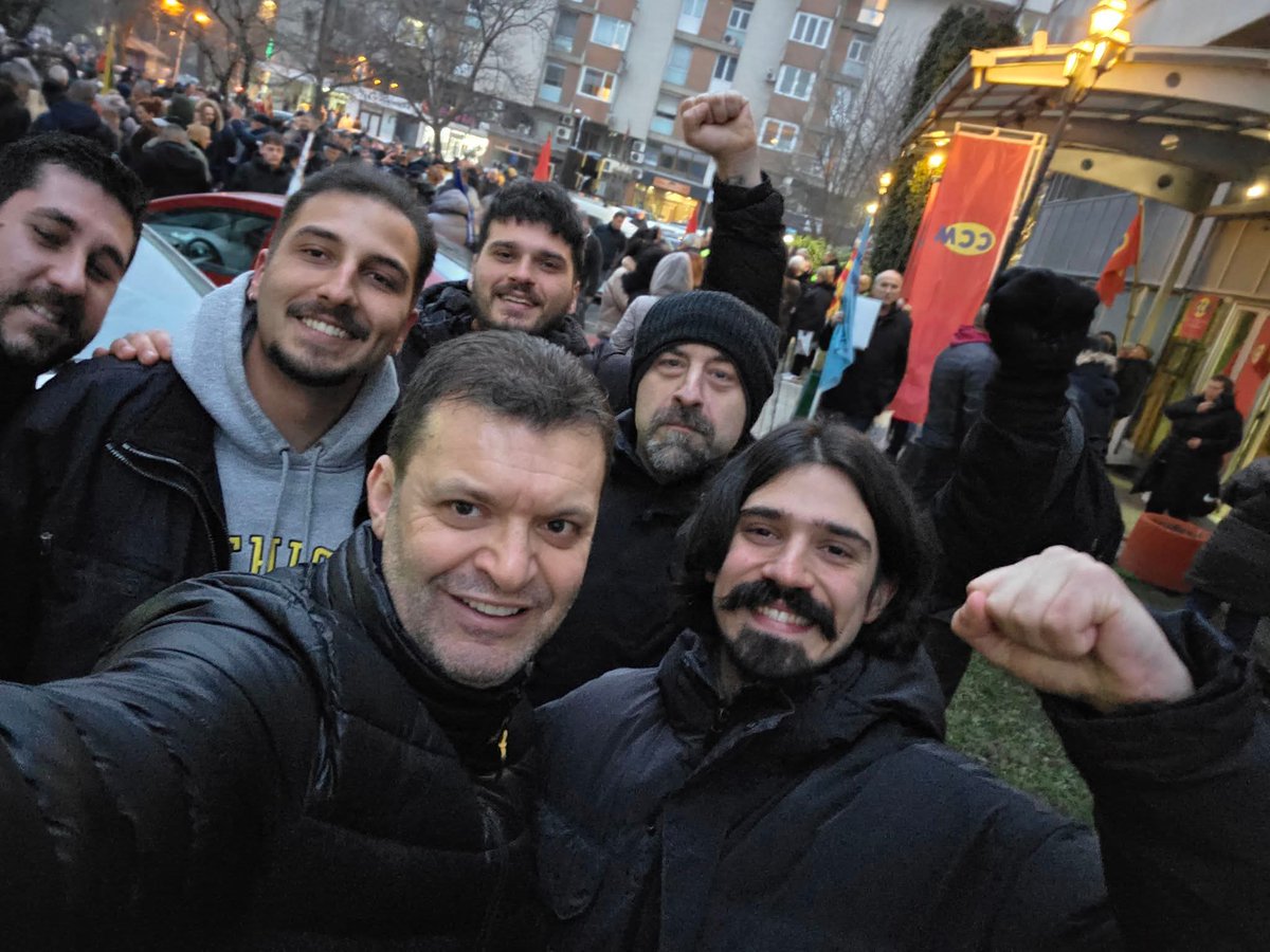 vistinaaa's tweet image. Кобајаги се бореле за минимална плата, а сите до еден советници, или да скратиме, цицачи на општинските буџети. А на чело е кривецот за распадот на тутунски комбинат кој веќе не смее да се појави во Прилеп и мрсит муда за Скопје, нели 🤣

Ајде таму доста и не мрсете муда 😀