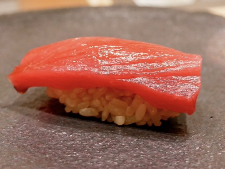 自分が寿司を習ってた時(約25年前)の寿司って左の画像の形だったん