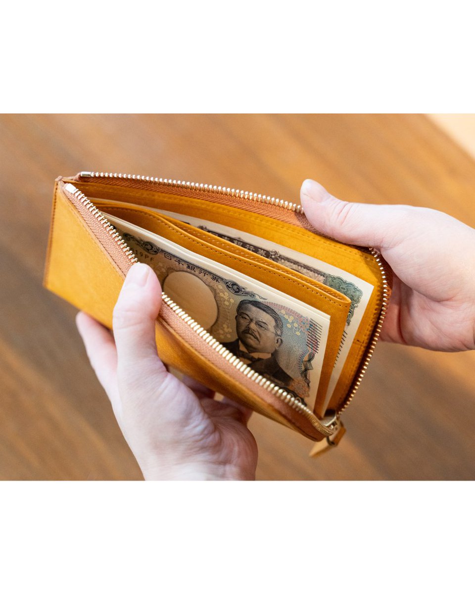 hisfactory_shop's tweet photo. 新作・L字コンパクト長財布 Snello（スネッロ）、リリースしました🥳

長財布なのに、とてもスリム。お札は折らずに収納、コインも見やすく取り出しやすい設計です。

素材はこだわりのイタリアンレザー・プエブロ。使うほどに深まる経年変化が楽しめます。

https://t.co/AJQMqtzONW https://t.co/oE6P3iijCJ