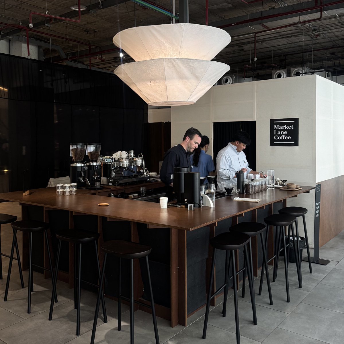 placestwogo's tweet image. ตื่นเต้นสุดๆๆๆๆ พอรู้ว่า Market Lane จะมาเป็น cafe-in-residence ลำดับที่ 14 ของ Kinto รีบลงคิวตัวเองว่าต้องมาวันแรก!!555 เรียกได้ว่าแบรนด์นี้คือคาเฟ่และโรงคั่วในตำนานจาก Melbourne, Australia เลยก็ว่าได้ มีโอกาสไปที่ลองถึงร้านเมื่อปีก่อนก็ประทับใจมากก…