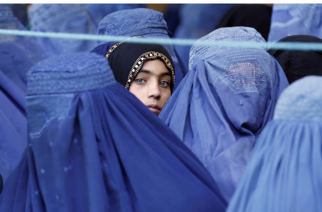 Dünya Afganistan’daki çocukları ve kadınları unuttu. Taliban ‘ın uygulamaya koyduğu   Ceza yasası “Köleliği”  yasallaştırıyor. Evet doğru okuyorsunuz bu dünya üzerinde bir  adamlar grubu din adı altında  insanları  köleleştirme kararı alıyorlar. Kadınlar köle olarak kullanılsın