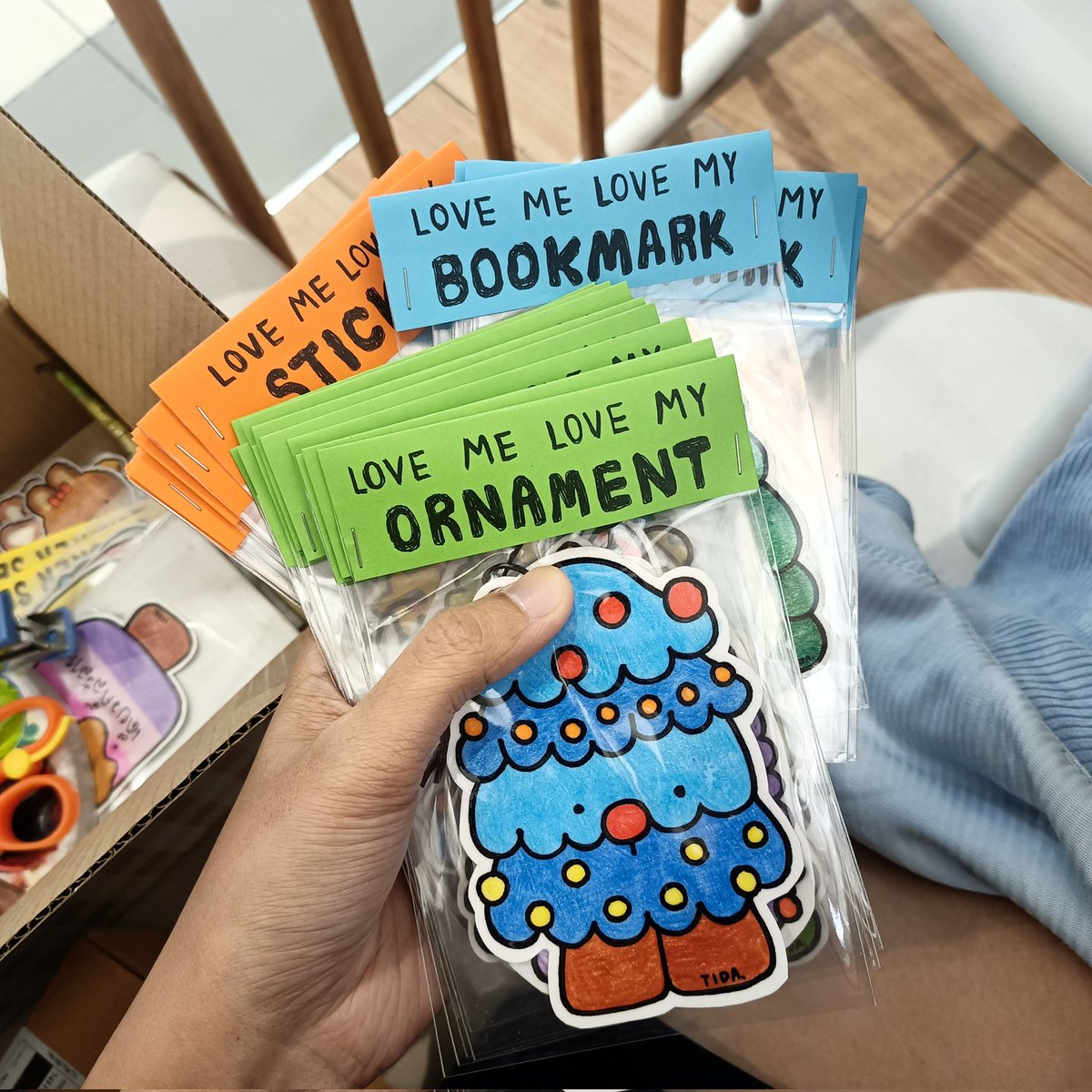 เดี๋ยวมาอัพเดตว่าวางขายที่ไหนนะคะ 🥰

#LOVEMELOVEMYSTICKER