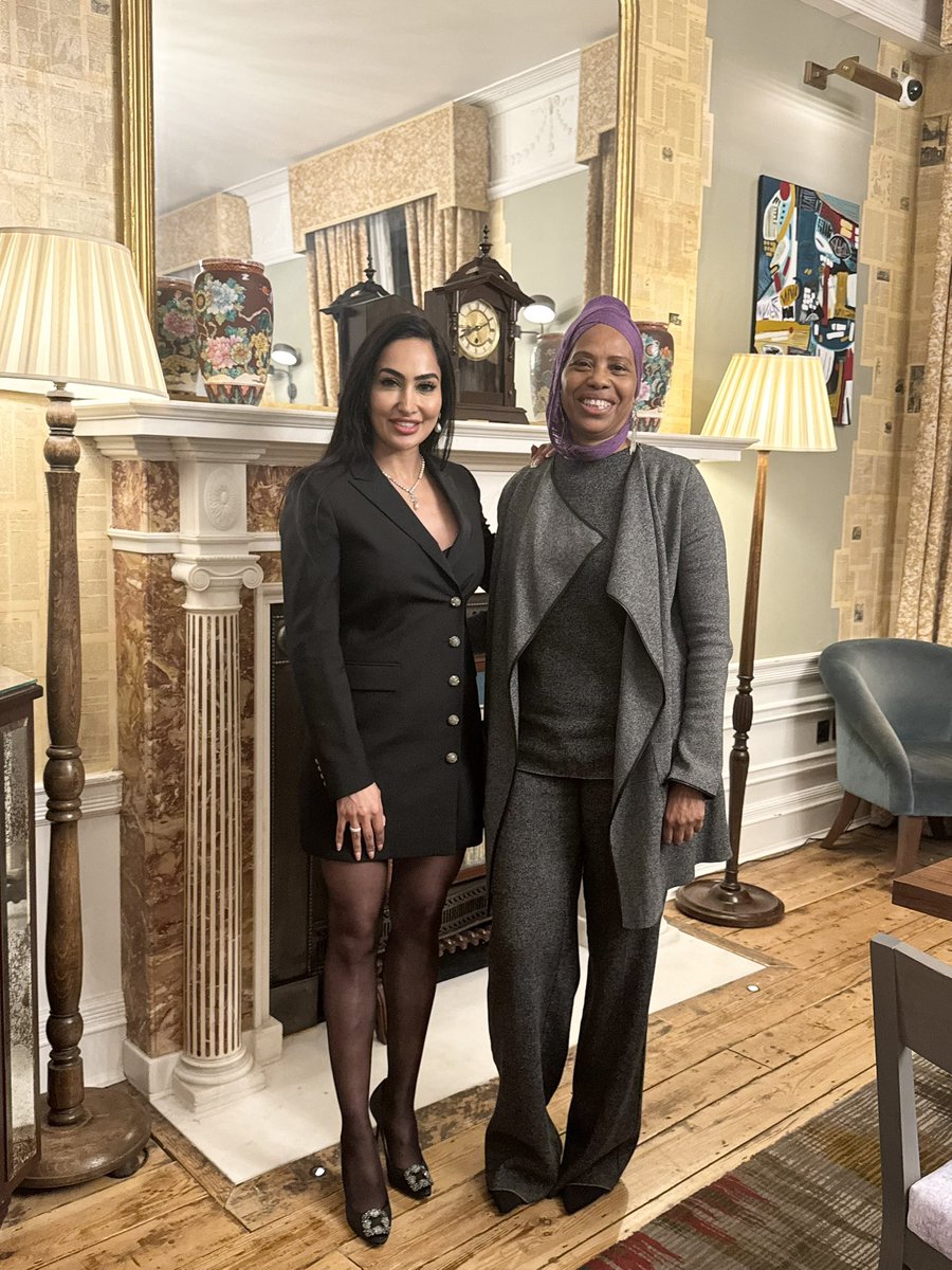 binary_metrix_'s tweet image. JUST SOME of the INCREDIBLE LADIES I had the pleasure of meeting and spending all day with yesterday in my Capital Raising Workshop on International Women’s Day! 💃🏻

I work in such a male dominated space that when I see a powerful female with charisma and authority I am so so