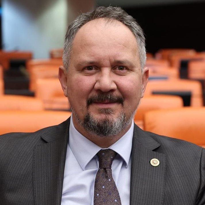 '500 bin liralık Milletvekili maaşı yetmiyor' açıklaması ile tepki toplayan AKP'li Mestan Özcan’ın Meclis karnesi:

Yazılı soru önergeleri: 0
Genel görüşme önergeleri: 1
İlk imza sahibi olduğu kanun teklifleri: 0
İlk imza sahibi olduğu soruşturma önergeleri: 0

(Halk TV)
