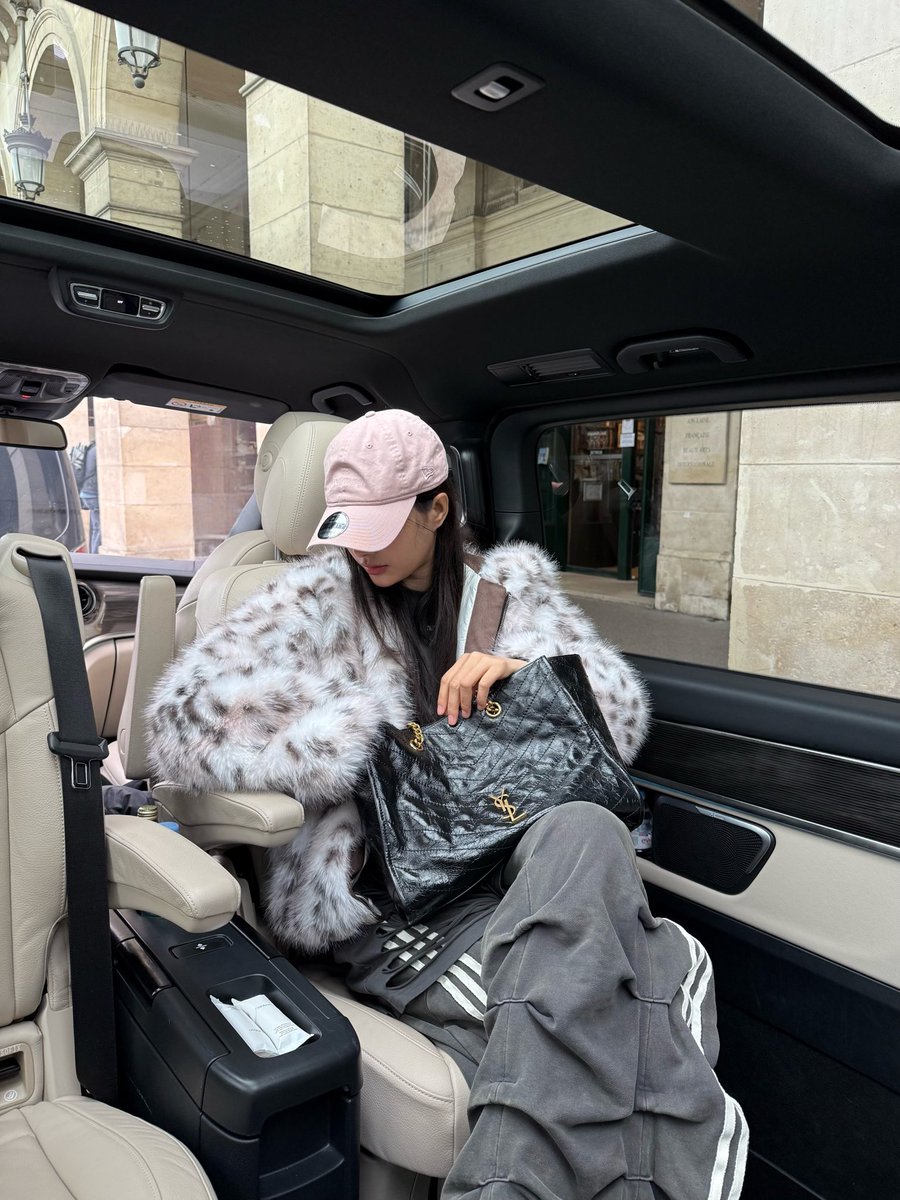 panlyyy's tweet photo. 🐈‍⬛🐕‍🦺🪶

MILK YSL MEN WINTER 26

#YSLxMilkPansa https://t.co/iuWqqoQOEc