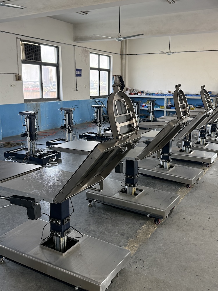 TECHARTMED1's tweet photo. Upgrade your surgical operations with precision! Our expertly assembled operating tables ensure safety, comfort, and efficiency for every procedure. Don’t compromise—choose reliability today!
#OperatingTable #MedicalEquipment #SurgicalSafety #HospitalUpgrade #ReliableSurgery https://t.co/ZcZRZRcNlD