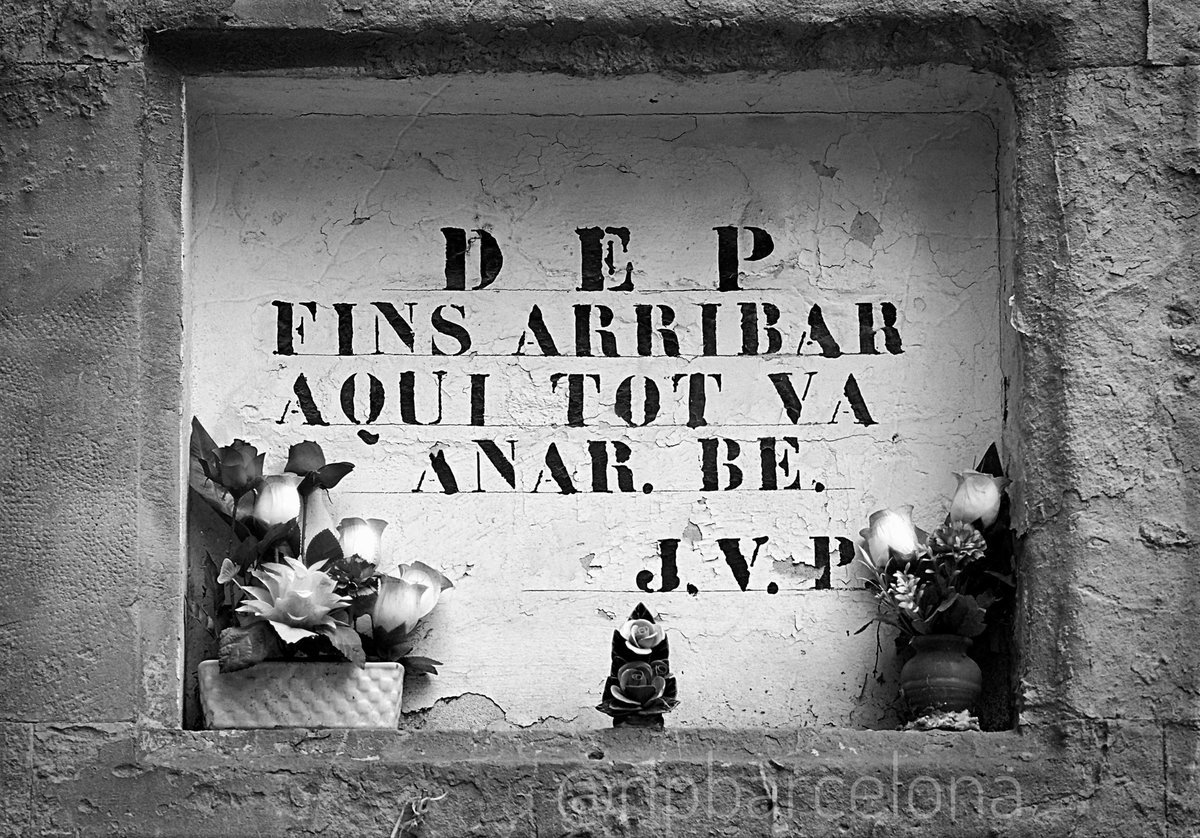 Una mañana en el cementerio de Vilafranca del Penedès investigando todos sus rincones y descubriendo un montón de anécdotas y curiosidades. “Hasta llegar a aquí todo fue bien”. J.V.P. instagram.com/p/DUEVuCxjIqE/…