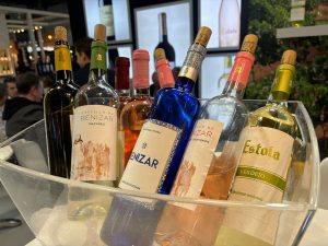 Del 2 al 4 de febrero volvemos a <a href="/bcnwineweek/">Barcelona Wine Week</a> 🍷
📍 Stand D132, Pab. 8, Fira de Barcelona
Una gran cita del vino español y una oportunidad para seguir llevando nuestros vinos de Villarrobledo al mundo. Vienes? 😉
bodegasayuso.es/a-barcelona-wi…
#vinosdelamancha  #vinospremiados