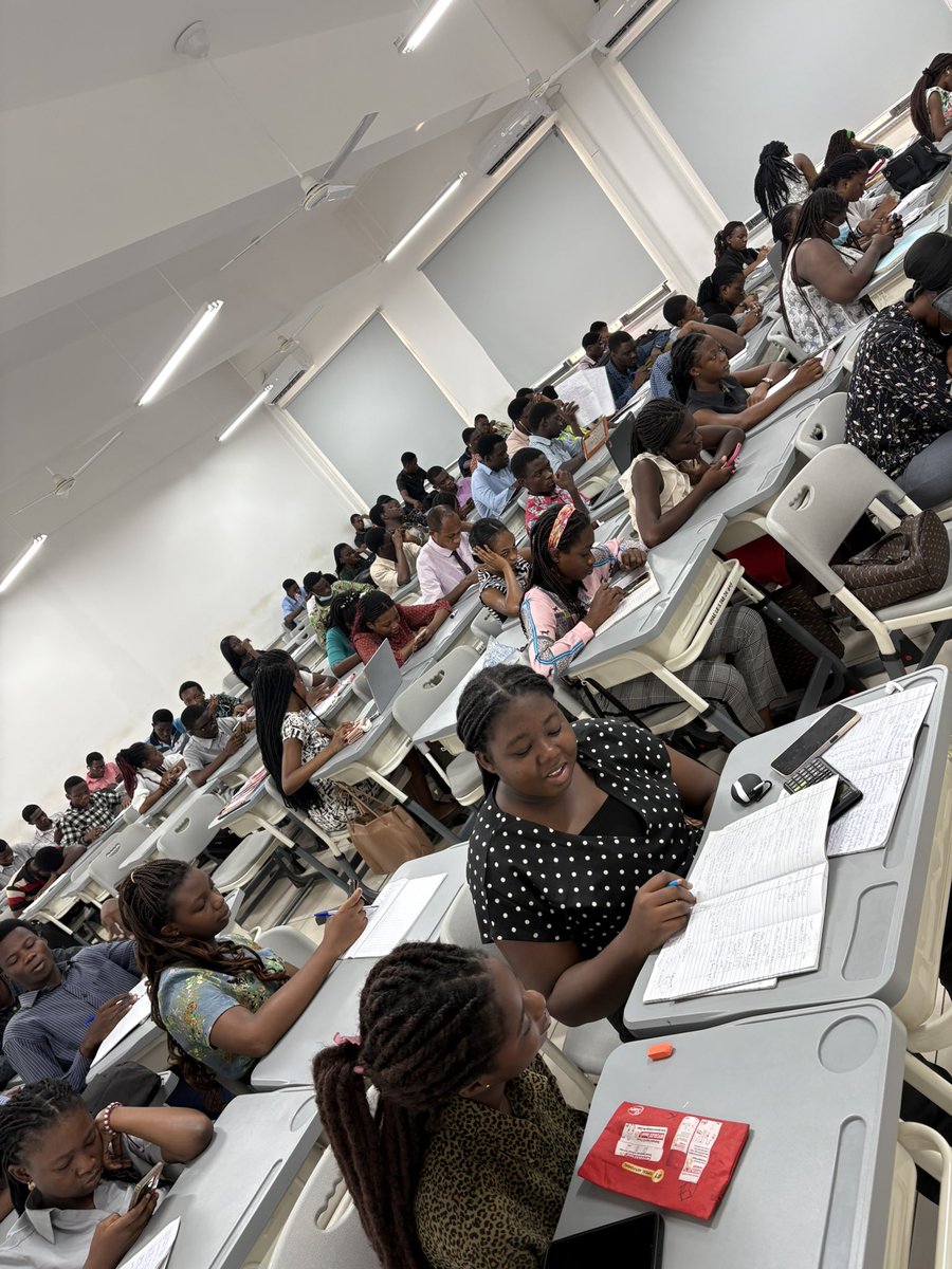 Uhasrx30's tweet image. 💊✨ Hello X!
We are Pharmacy students of the University of Health and Allied Sciences (UHAS), Class of 2030.
Here to share our journey through pharmacy school;lectures, labs, drug facts, health tips, and campus life.
Follow us as we learn today to save lives. #UHASRx30 #PharmD