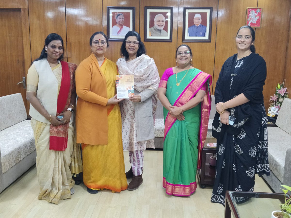 The Bharati team, led by Prof. @shivaniksu and Prof. <a href="/dr_holey/">Dr.Kavita Holey</a> , extended warm cordial invitation to Dr. Alpana Kateja, Hon’ble Vice-Chancellor of Rajasthan University  for the National Convention #NariSeNarayani, scheduled to be held in Delhi in March.