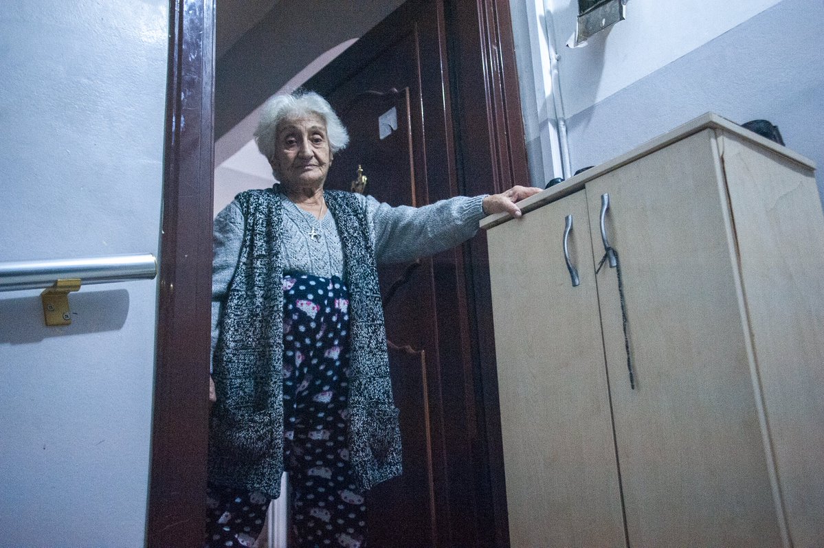 AGOSgazetesi's tweet image. 📌Ermeni toplumunda yoksulluk
📌82 yaşındaki Kasapyan: Ben sokakta mı kalacağım?

✒️ Lusyen Kopar

▪️Ermeni toplumunda girerek artan yoksulluk, artık kira ödeyemediği için evden çıkarılma noktasına kadar geldi. Bakırköy'de oturan 82 yaşındaki Arşaluys Rita Kasapyan, yedi aydır…