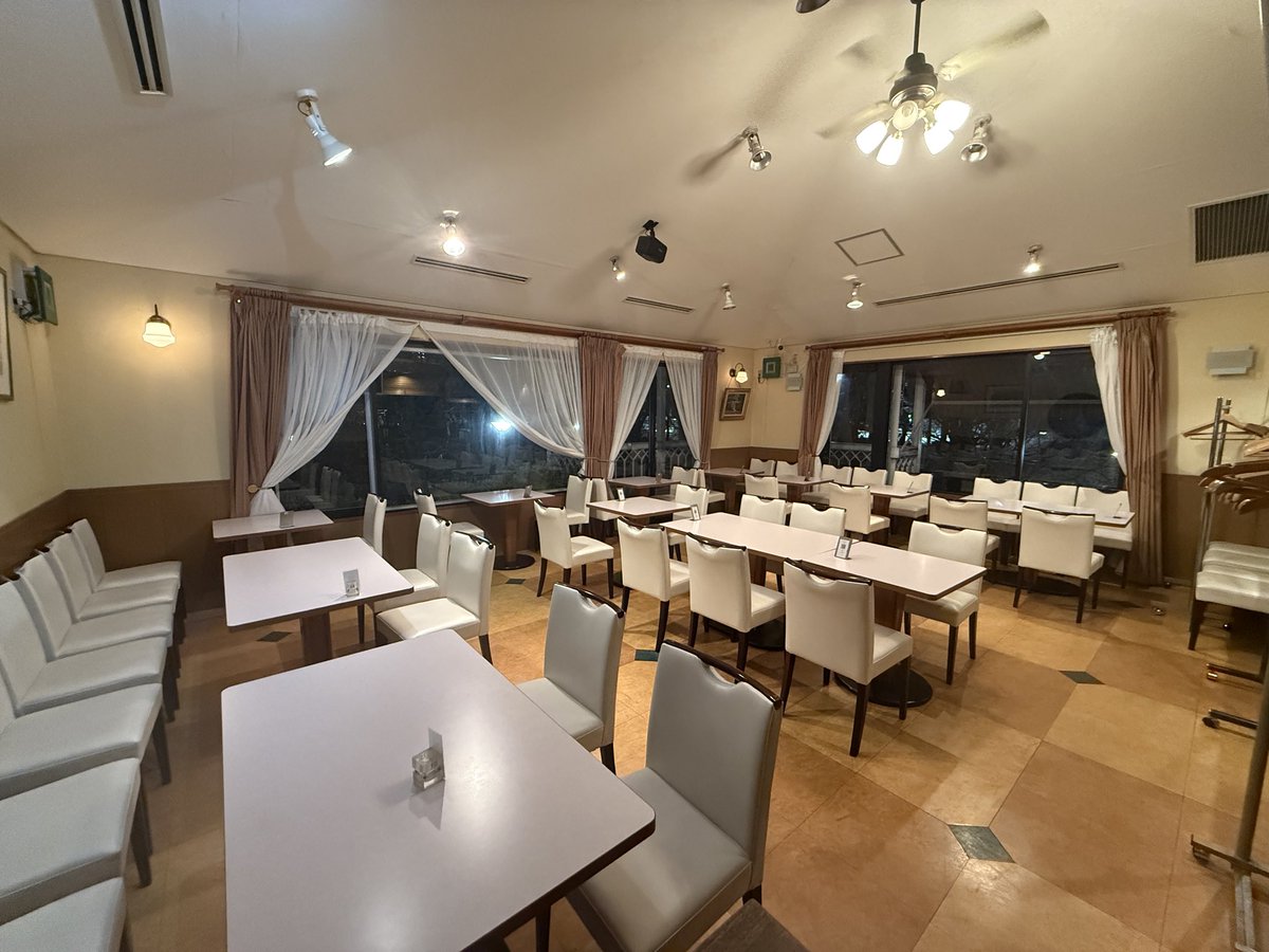 2Fサロンルーム一般営業中〜21:00まで。ご来店お待ち致しております。#ランチ #エーデスピルス #ソラチ #トゥクトゥク #ムーガタ #ガパオライス #日比谷公園 #ふわとろ卵 #ヒビヤサロー #テラス #ビール #トロトロ卵