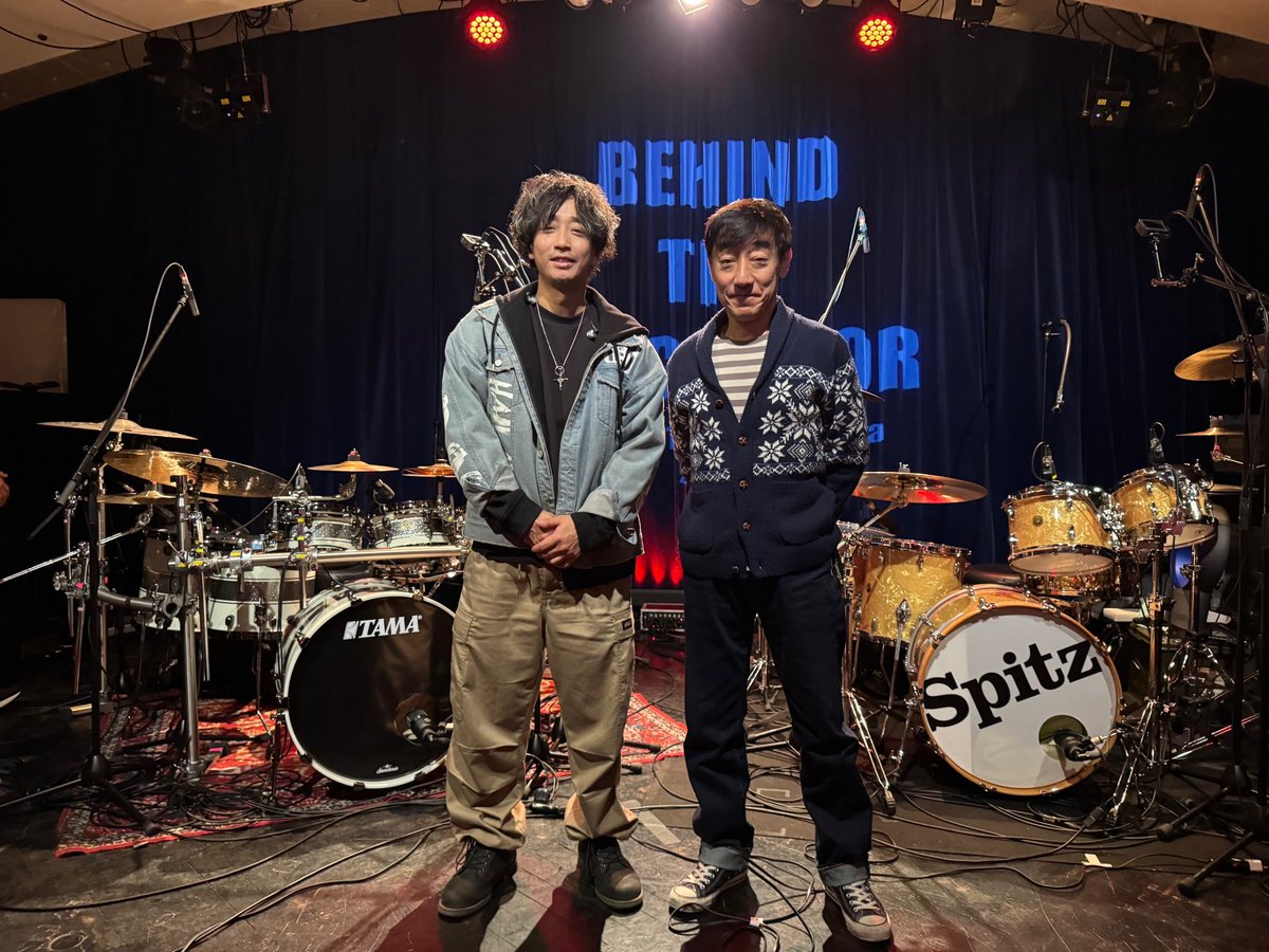FuyuMusic's tweet photo. 「BEHIND THE STAGE DOOR」

バンドマンであるスピッツの﨑山さんと、
セッションマンである自分が
同じステージに立ち, 
2人だけで境目なく語り合い, 
演奏すると言うあまり
事例がないイベントを開催し, 気づいたら, 
最高に楽しくて、刺激的で, 勉強になる
自分の生涯の中でもずっと記憶に残る
イベントになりました⭐️

僕はアメリカでバンドを長年やって
来た事もあり, バンドマンのステージを
背負う姿勢や, 生き方が大好きだし, 
セッション/サポートをメインで活動しているセッションマンも大好きなので,  

同じステージに立ち, 見に来てくれる
皆んなの前で2つのの世界をシェア出来たら最高だなと想い
今回のイベントを立ち上ました♪  

崎山さんが来て下さった事は
本当に嬉しかったし,
ましてや同じステージでツインドラムを
叩かせて頂いたり,
目の前であの名曲を演奏して下さったり, 
色んな貴重なお話も聞けたりして, 
最高な時間でした🙏⭐️‼️ 

そして来てくれた沢山の方々も
楽しんでくれているなと感じて、
嬉しかったです！皆んなありがとう!

そしてMCをしてくれた 
ねるくん、ありがとう！
素晴らしかったです！

そして来てくれたミュージシャン仲間や、
スタッフの皆さん/アシスタントの
皆んなもありがとう！！

改めて皆さん, 本当にありがとうございました⭐️🙌

Did an event with the drummer 
Sakiyama Tatsuo san from 
one of the most 
sought-after rock band “SPITZ” 

The whole concept of the event was that 
me being mainly a hired studio/live musician,

I wanted to collaborate with a musician that 
focuses and live by that “one band” that they play for, and get on stage together and talk and play in front of both of our fans to share the beauty of both sides.  

The show was a big success in that, 
lots of people showed up and 
seemed to had a great time.  

Thanks to everybody who were associated with this event!!

#崎山龍男 #スピッツ #fuyu #behindthestagedoor #robinclub