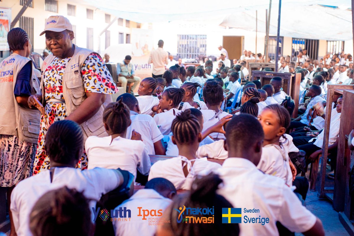 YouthSprint's tweet photo. #MakokiYaMwasi
Éduquer, prévenir, protéger 💪 
Hier à Tshikapa, Youthsprint a appuyé un dialogue intergénérationnel au complexe scolaire La Providence.  
Thèmes : cycle menstruel, puberté, IST, grossesses non désirées et harcèlement 
➡️ Plus de 700 élèves renforcés en capacités https://t.co/66FPE7sGRA