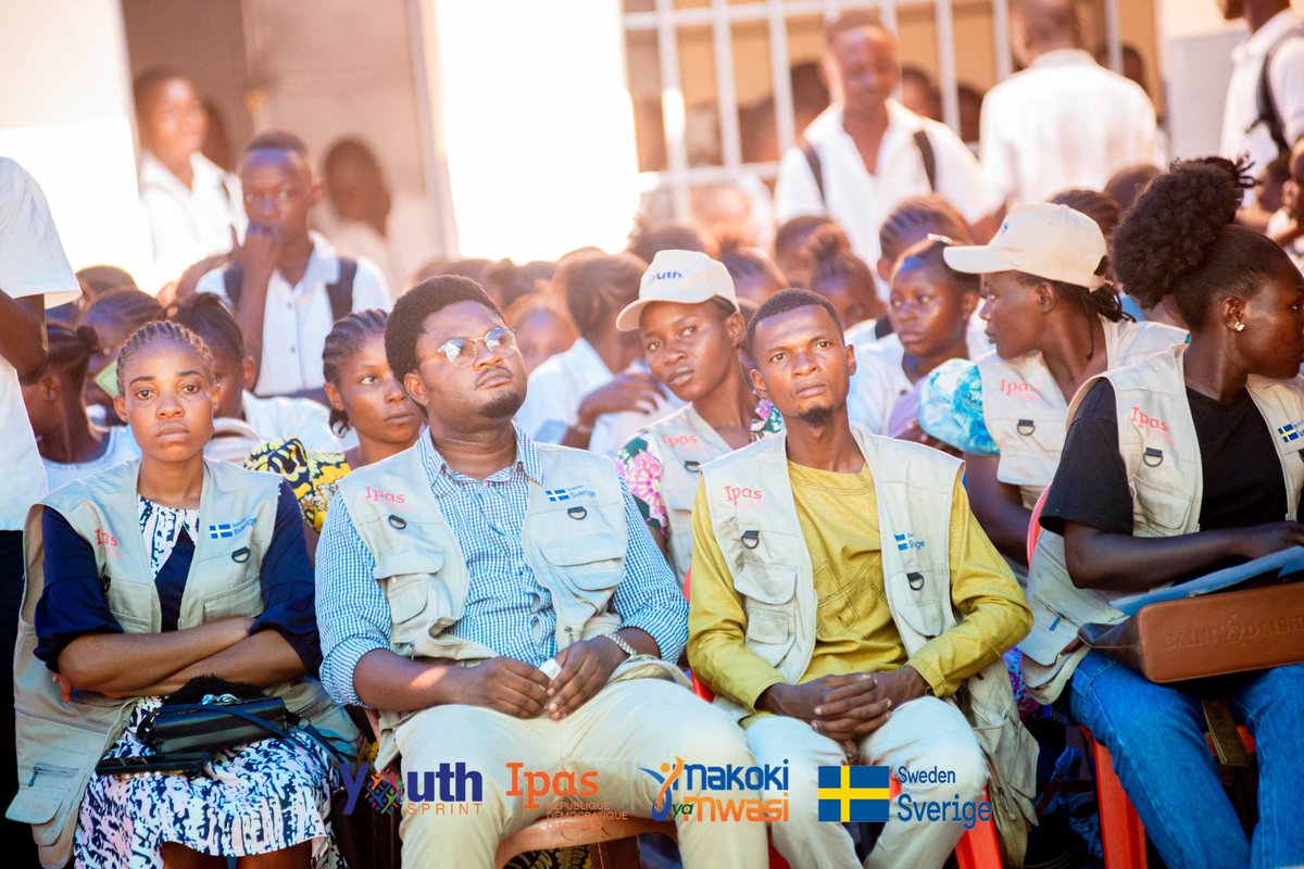 YouthSprint's tweet photo. #MakokiYaMwasi
Éduquer, prévenir, protéger 💪 
Hier à Tshikapa, Youthsprint a appuyé un dialogue intergénérationnel au complexe scolaire La Providence.  
Thèmes : cycle menstruel, puberté, IST, grossesses non désirées et harcèlement 
➡️ Plus de 700 élèves renforcés en capacités https://t.co/66FPE7sGRA