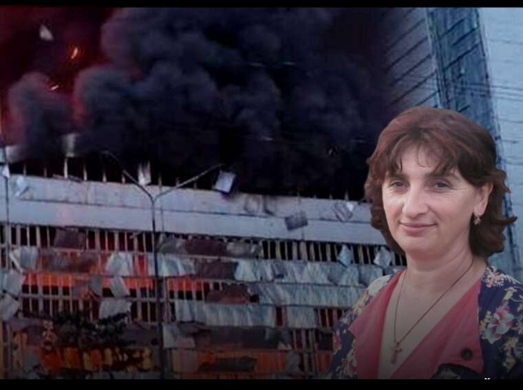 Алла Бурейко сиділа за прилавком магазінчика з замороженими продуктами та розглядала свій новий манікюр  з Мікі Маусом який їй зробила подруга Ліда за 3 кілограма пільмєнів з мясом. Пєльмєні були конєшно не першой свіжості но й манікюр не так шоб прям ахті.
Клієнтів було мало,