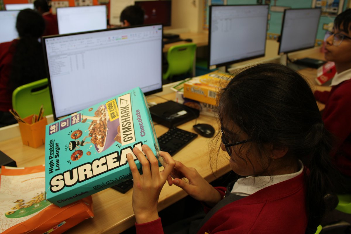 Mrs Harris tweet media