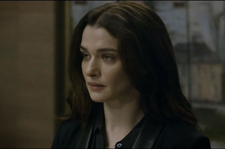 근데ㄹㅇ신기한게  파파라치나 사석 사진들 보면  아줌마도 나이가 드시긴하는군..  하다가  작품들어가면 갑자기 남편정기쫙쫙빨아먹고오기라도한것처럼 초아름다운젊줌마됨  디서비디언스도 벌써 십년전인데 그대로면 어쩌자고요