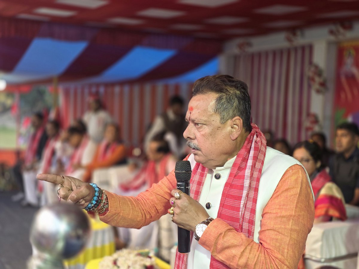 গোপালনগর মতুয়া মহা সম্মেলনে উপস্থিত হওয়ার সৌভাগ্য হয়েছিল।
উপস্থিত ছিলেন অল ইন্ডিয়া মতুয়া মহা সংঘের সংজ্ঞাধিপতি শান্তনু ঠাকুর মহাশয় ও মাতৃ সেনার সভানেত্রী সোমা ঠাকুর মহাশয়া এছাড়াও উপস্থিত ছিলেন মতুয়া মহাসংঘের বিশিষ্ট ব্যক্তিত্ব গণ।
<a href="/BJP4Bengal/">BJP West Bengal</a> <a href="/SamikBJP/">Samik Bhattacharya</a> <a href="/sunilbansalbjp/">Sunil Bansal</a>