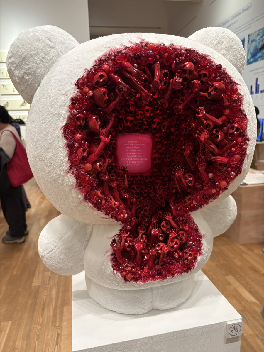 suzuki_predat's tweet image. 渡邉真生さんの「かわいくて、あなたを不快にさせないマスコット」。
かわいいですね。#藝大卒展