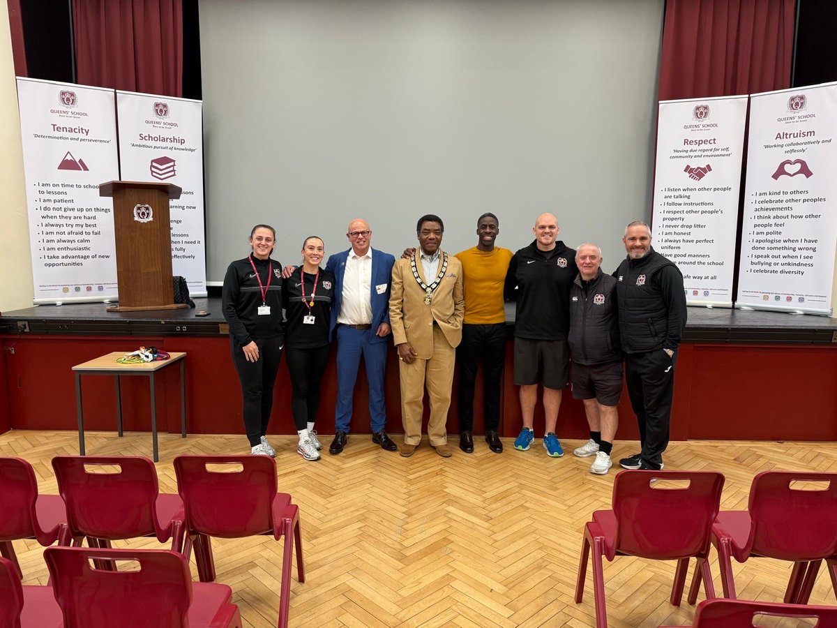 We were honoured to welcome legendary sprinter Dwain Chambers to Queens’ last week. Dwain shared an incredible talk with our students about the highs and lows of his journey, and how hard work, discipline, and resilience shaped his success. 🙌🏅🔥