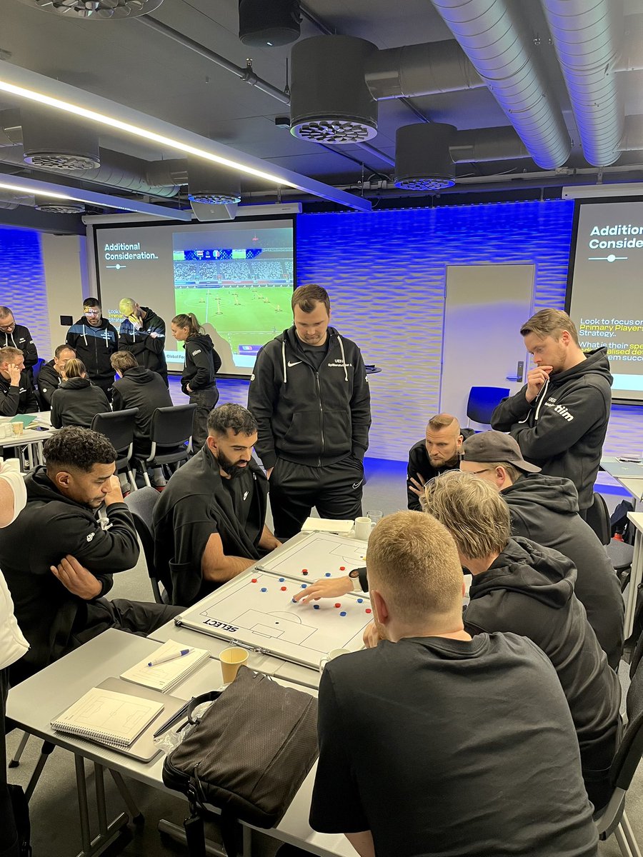 Mark Roberts tweet media