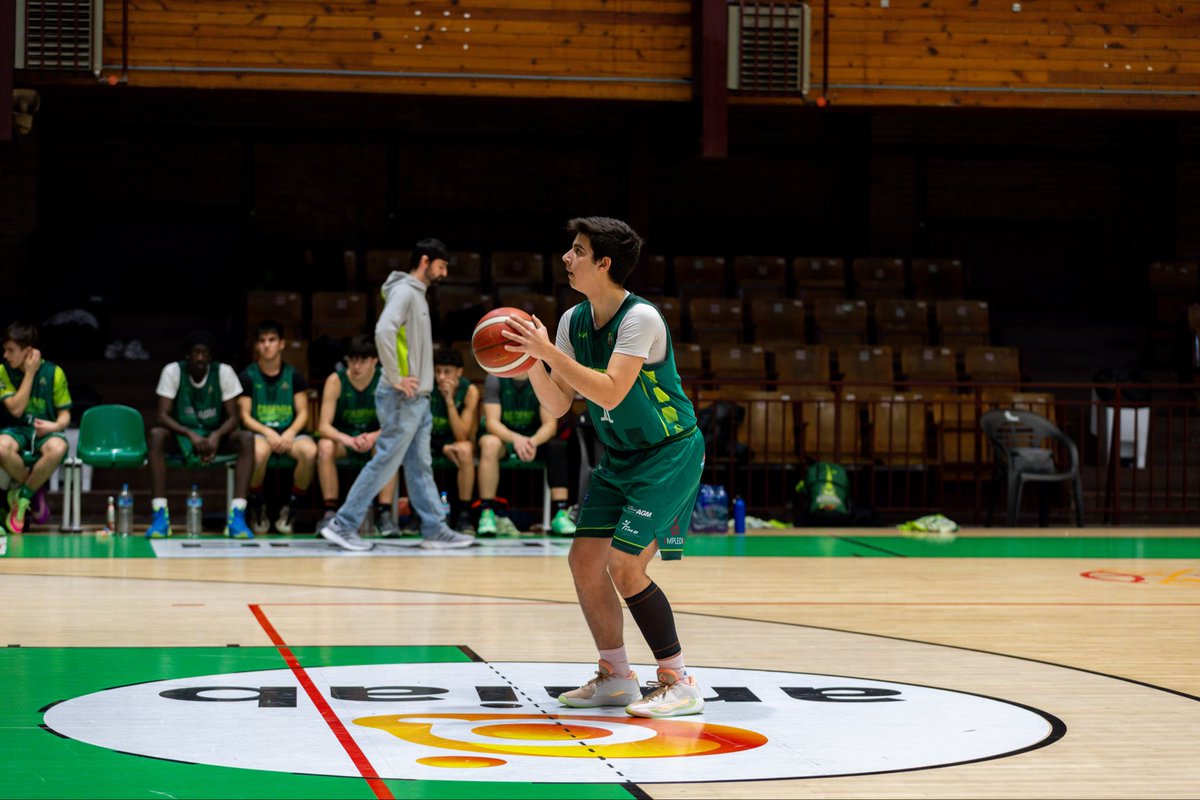 Queremos desearle una pronta recuperación a Dario, quien sufrió una fuerte lesión el último partido. Te esperamos cuanto antes por las pistas. ¡Mucho ánimo, Darío!

#SomosLaAcademia #VamosLinces